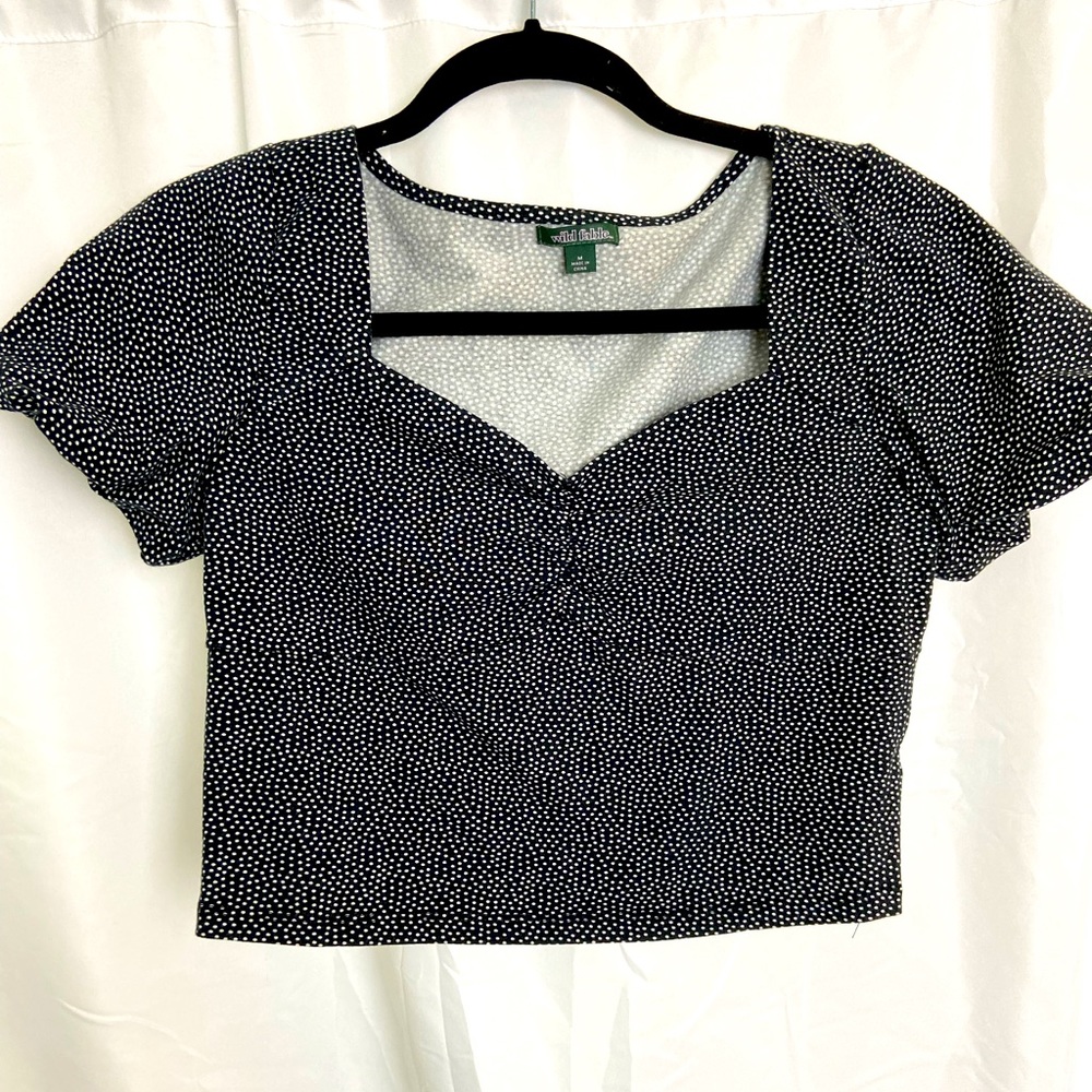 🟢3/$15 Black Polka-Dot Ruched Balloon Sleeve Crop Top, Size M